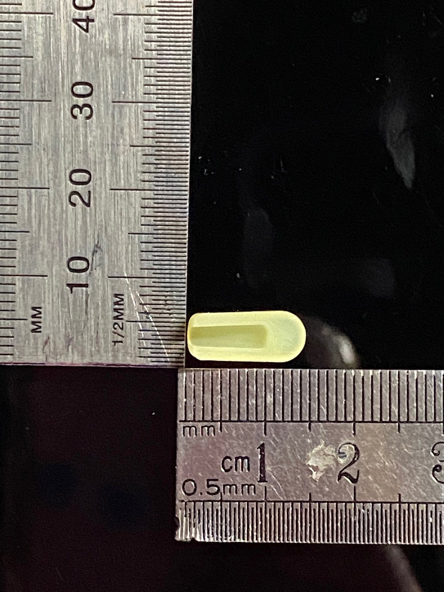 inverse view yellow silicone with measurements of base and length