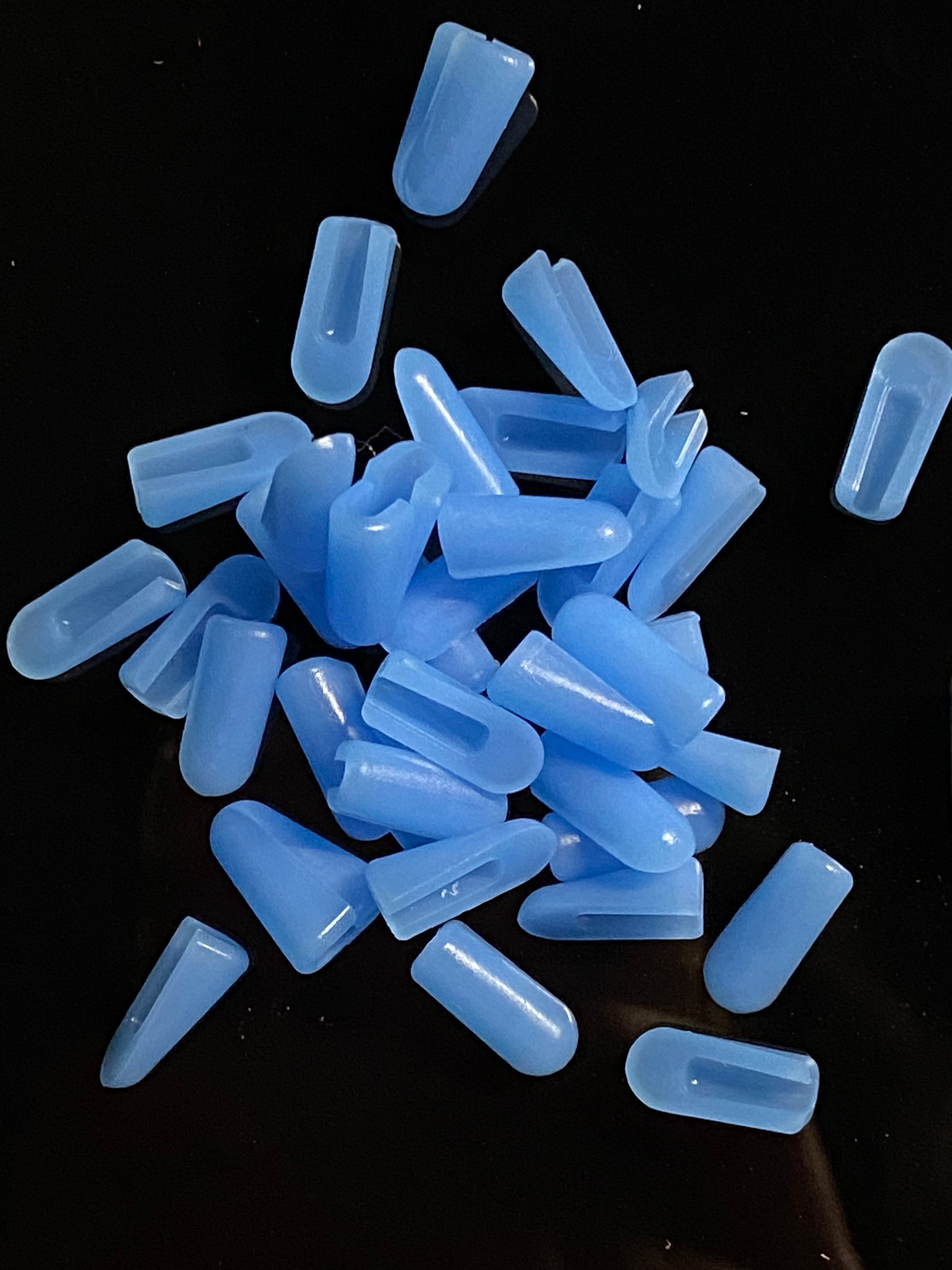 Dark blue end caps, view from all sides
